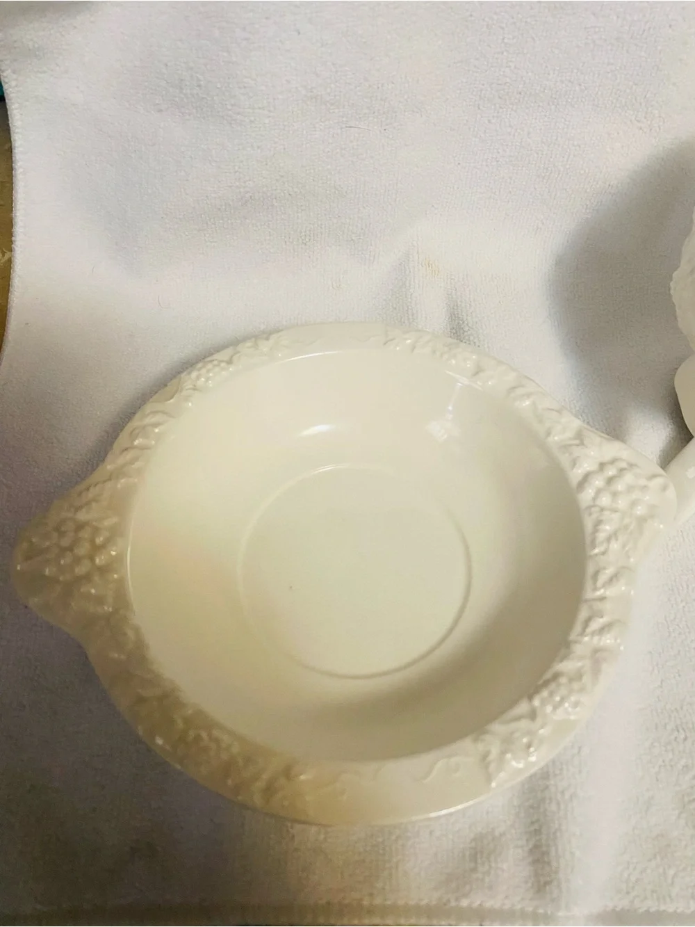 VNTG Cream Cherub Pitcher&Basin  set